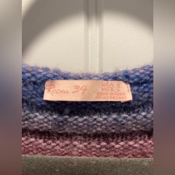 Room 34 Sweater
Size Small
NWOT - Picture 3 of 4